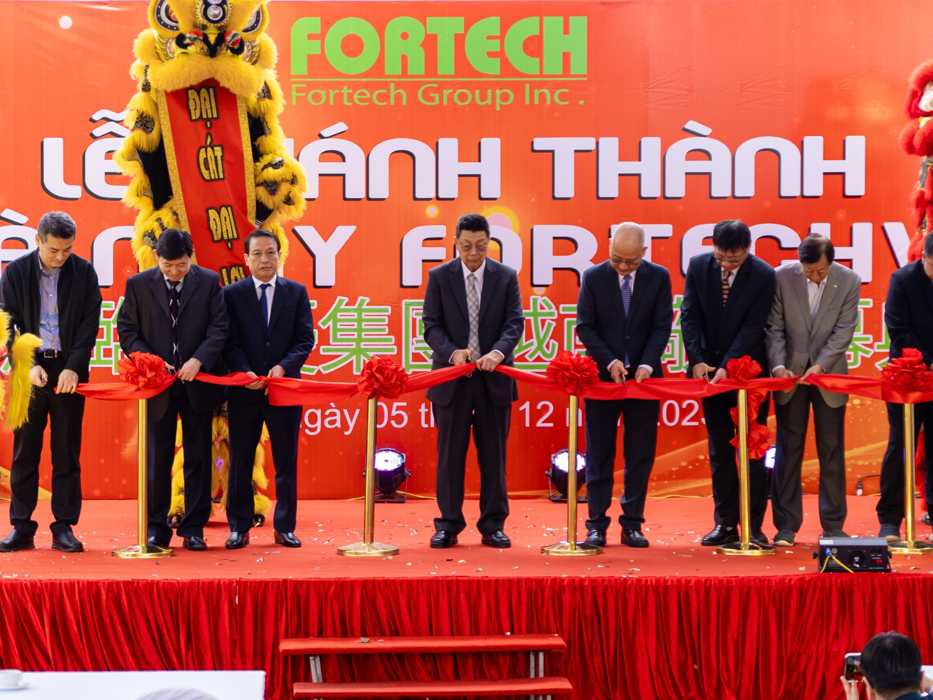 2023 新聞報導 越南富優開幕典禮2023.12Fortech在越南北寧開設新生產基地，彰顯公司全球擴張決心。新廠佔地15,000平方米，配備現代化設備，將創造數百個就業機會，提升東南亞訂單產能。董事長林宜村表示，此舉為未來全球擴張奠定戰略基礎，邁向更高成長目標。Read More